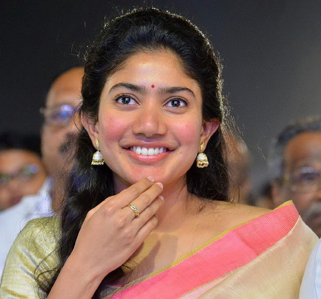 Sai-Pallavi-at-Mca-pre-release-event
